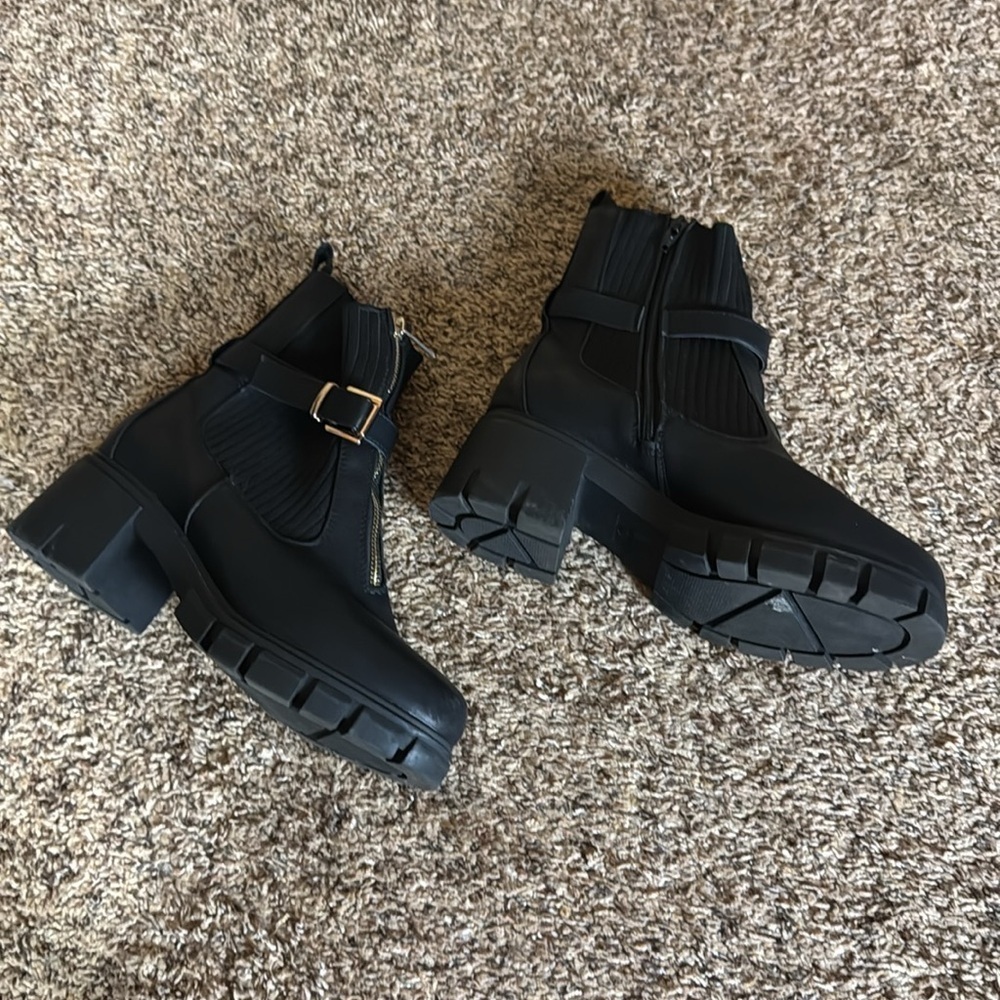 Black lug sole vegan leather combat / moto boots Size 10W - Picture 10 of 12